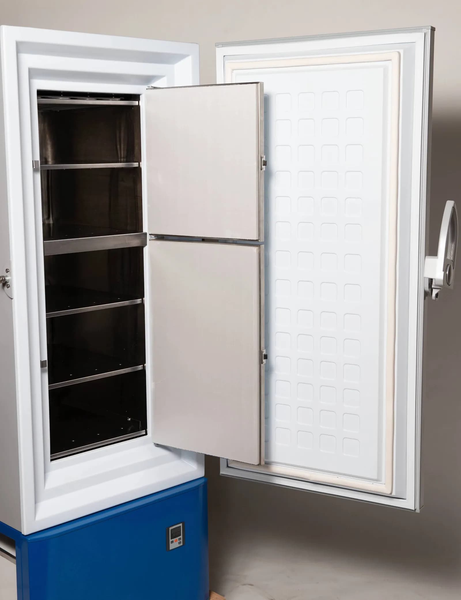 Ultra-low temperature freezer ULV-200